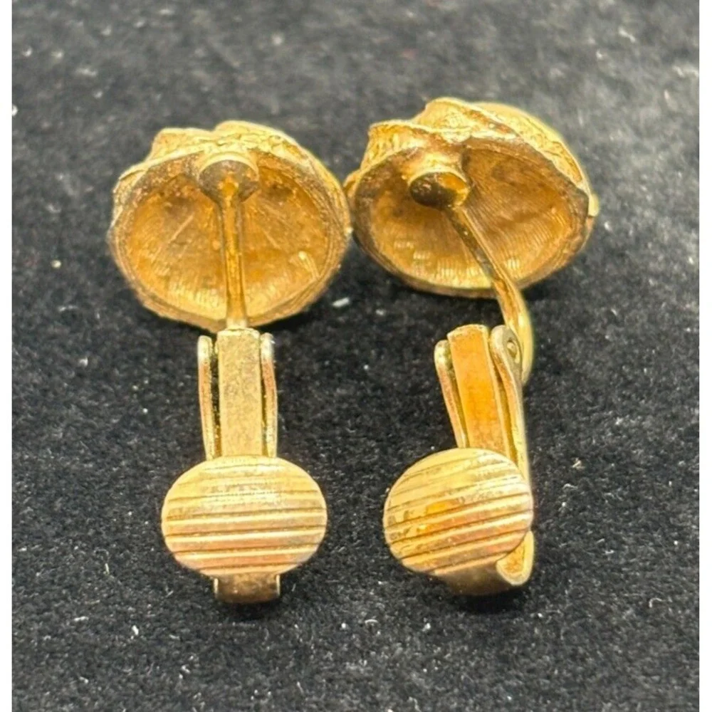 Earrings Gold Tone With Dainty Pearl Granny Chic Vintage Clip On - Picture 5 of 6